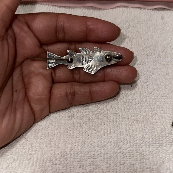 Vintage Artissan Made Sterling Silver Amethyst Fish Pin/ Pendant - Picture 2 of 7